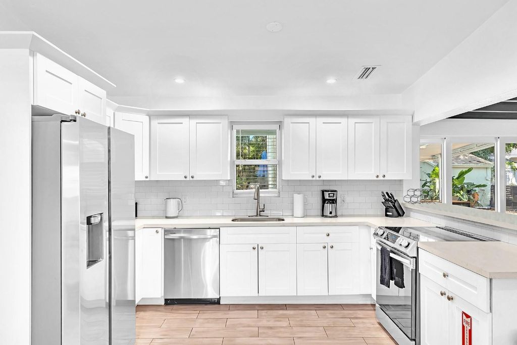 Photo of 1580 NE 35th Street, Fort Lauderdale, FL 33334 (MLS # F10532615)