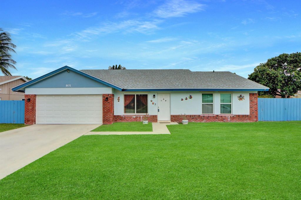 Photo of 801 NW 8th Way, Boynton Beach, FL 33426 (MLS # R11079642)