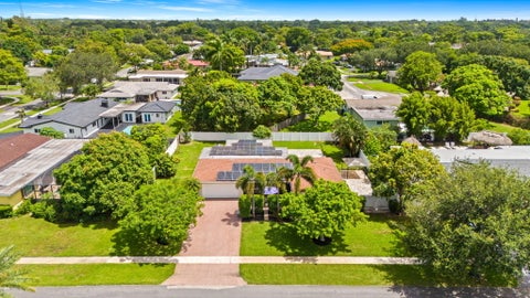 Tiny photo for 6131 SW 8th Street, Plantation, FL 33317 (MLS # B26051729)
