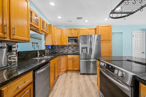 Tiny photo for 6131 SW 8th Street, Plantation, FL 33317 (MLS # B26051729)