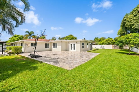 Tiny photo for 6131 SW 8th Street, Plantation, FL 33317 (MLS # B26051729)
