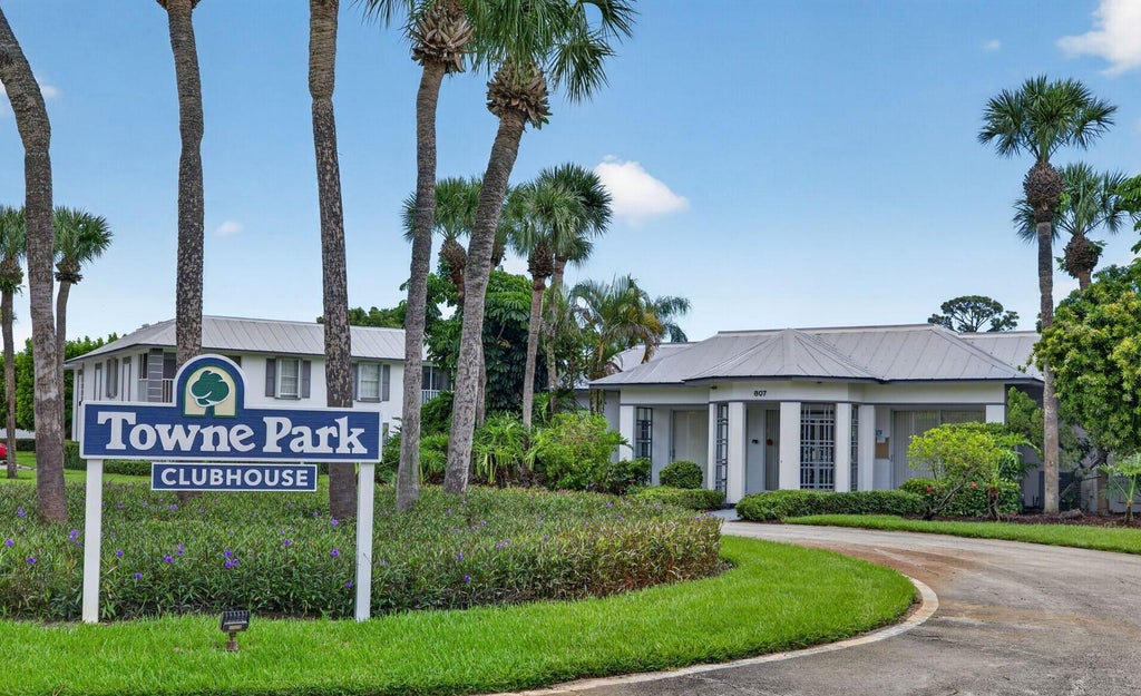 Photo of 803 SE CENTRAL Parkway #9, Stuart, FL 34994 (MLS # B26071743)