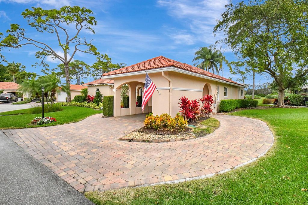 Photo of 9 Fairway Drive, Boynton Beach, FL 33436 (MLS # R10958960)