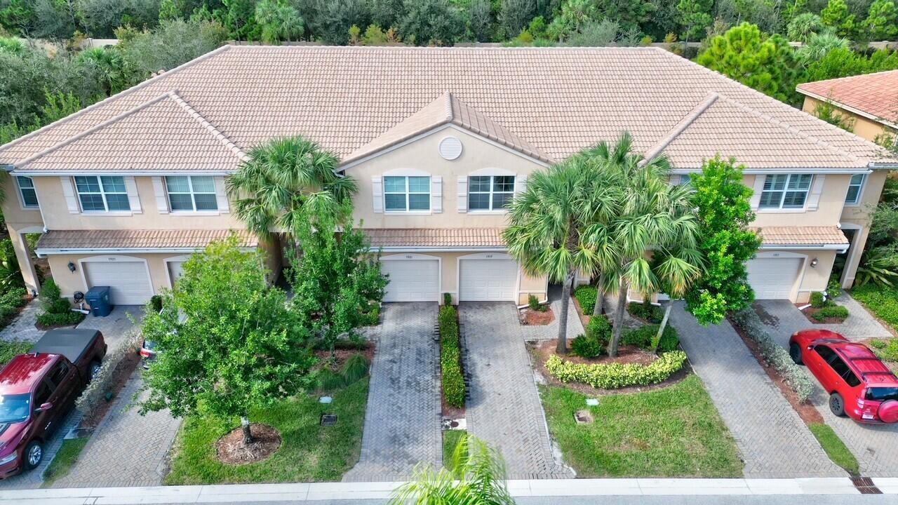 COLONY RESERVE AT LAKE WORTH - Residential Lease