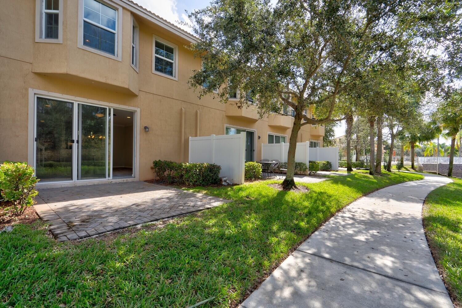 COLONY RESERVE AT LAKE WORTH - Residential Lease