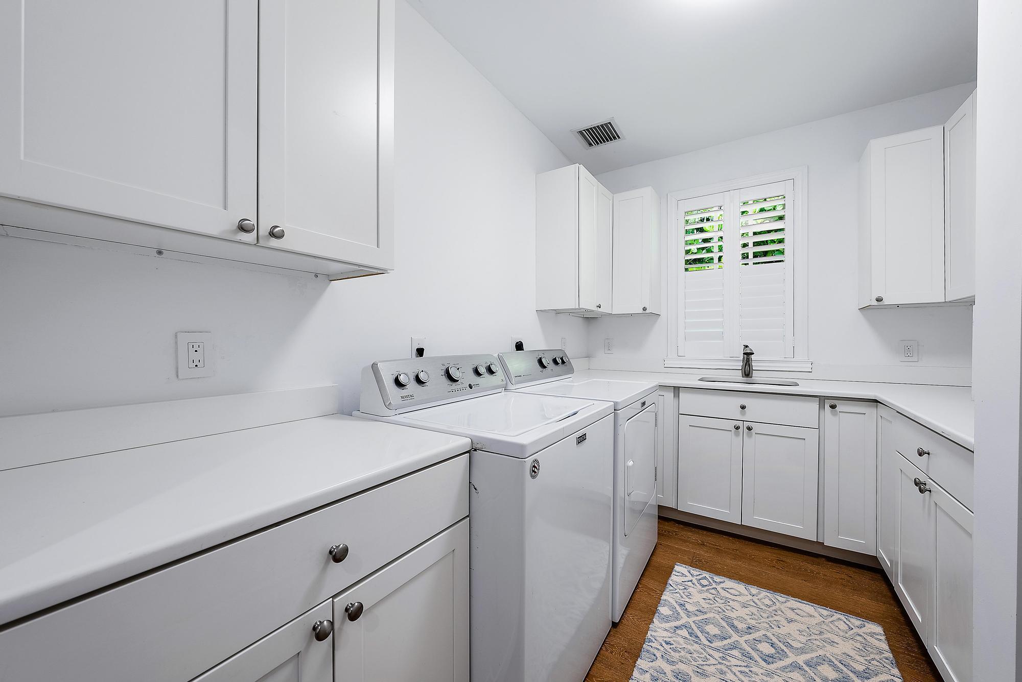 ESSEX LANE IN - Residential