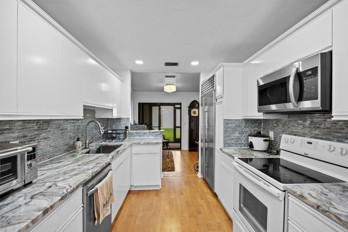 WOODBRIDGE LAKES - Residential