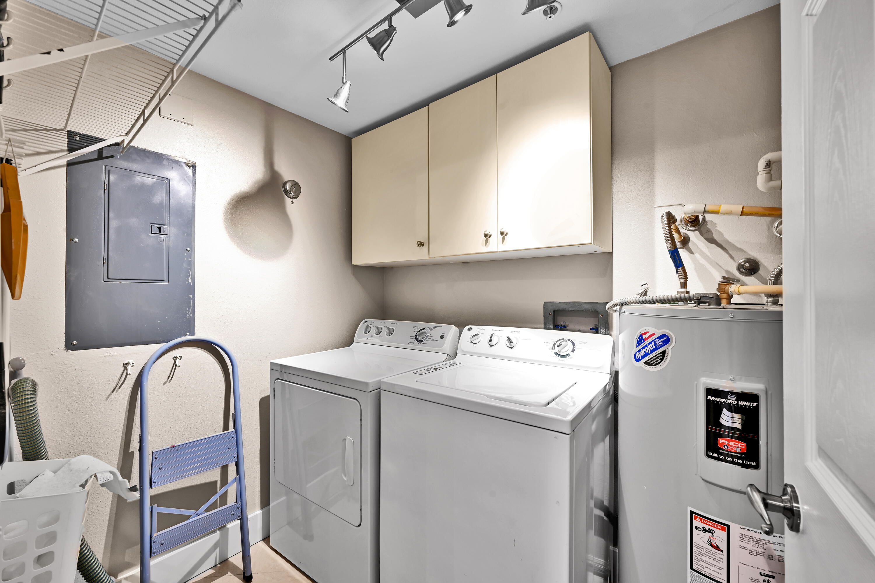 POINTE @ POMPANO BEACH CONDO - Residential