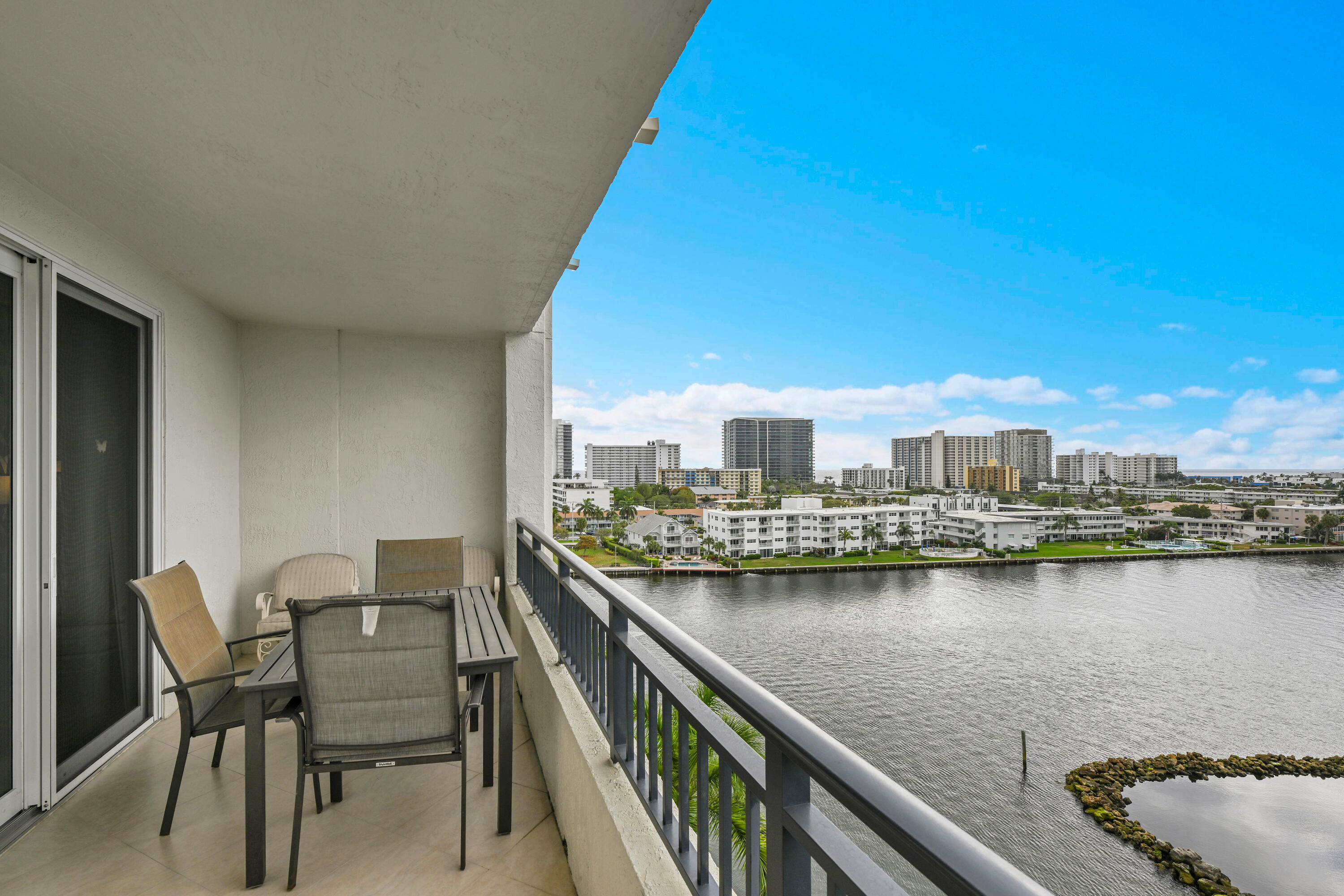 2880 NE 14th St Causeway 808