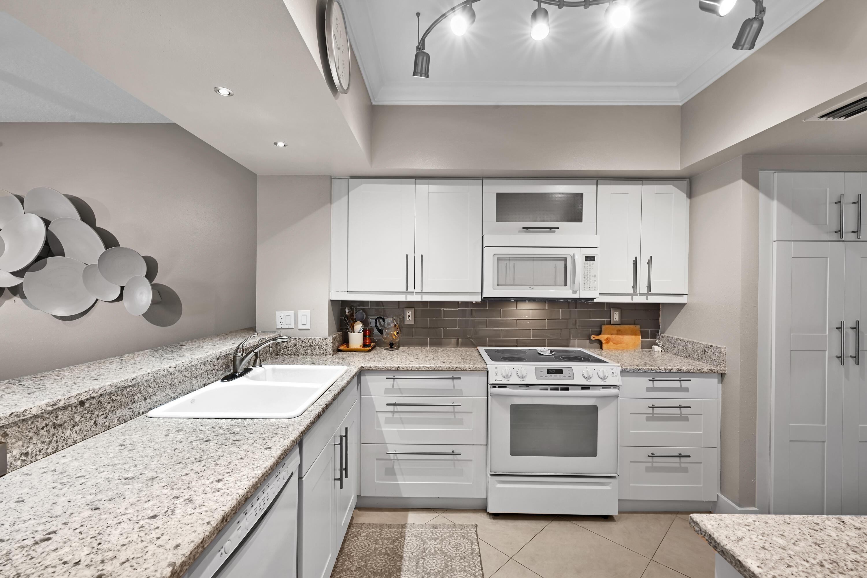 POINTE @ POMPANO BEACH CONDO - Residential