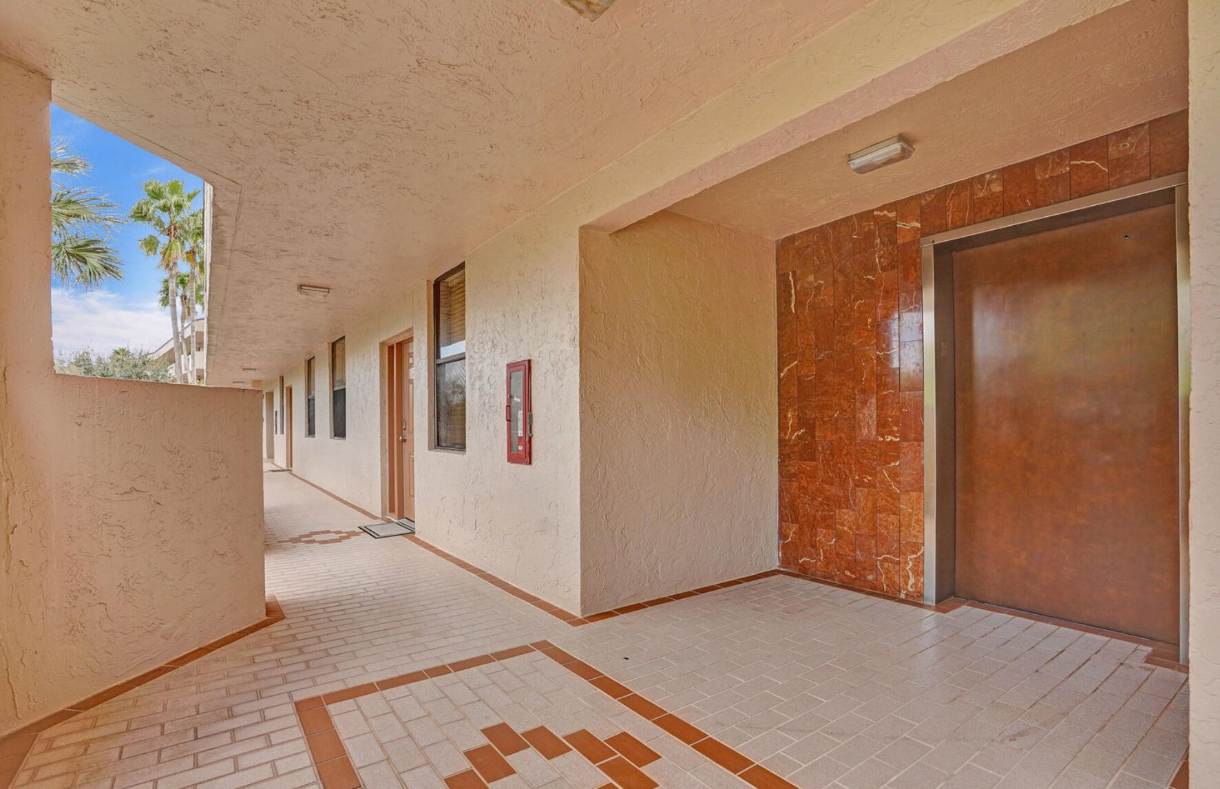 APPLEWOOD VILLAGE II-F CONDO - Residential