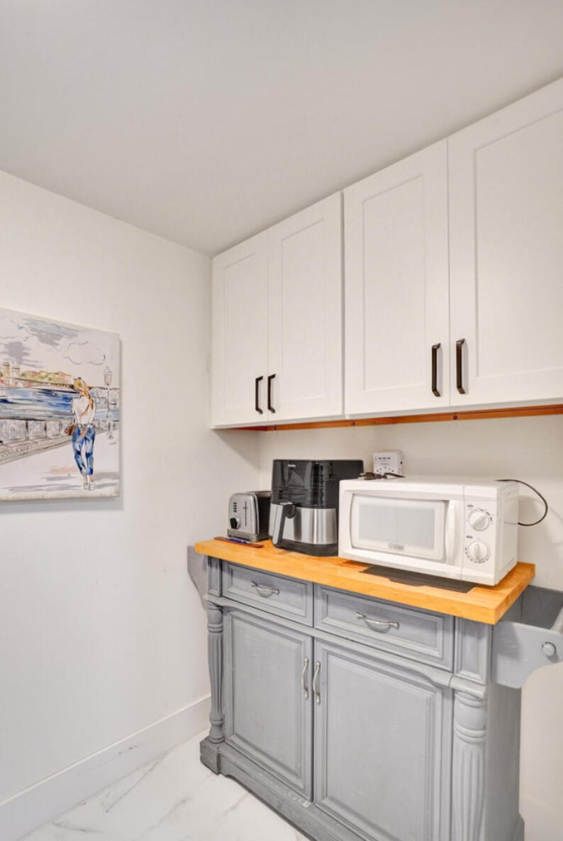 APPLEWOOD VILLAGE II-F CONDO - Residential