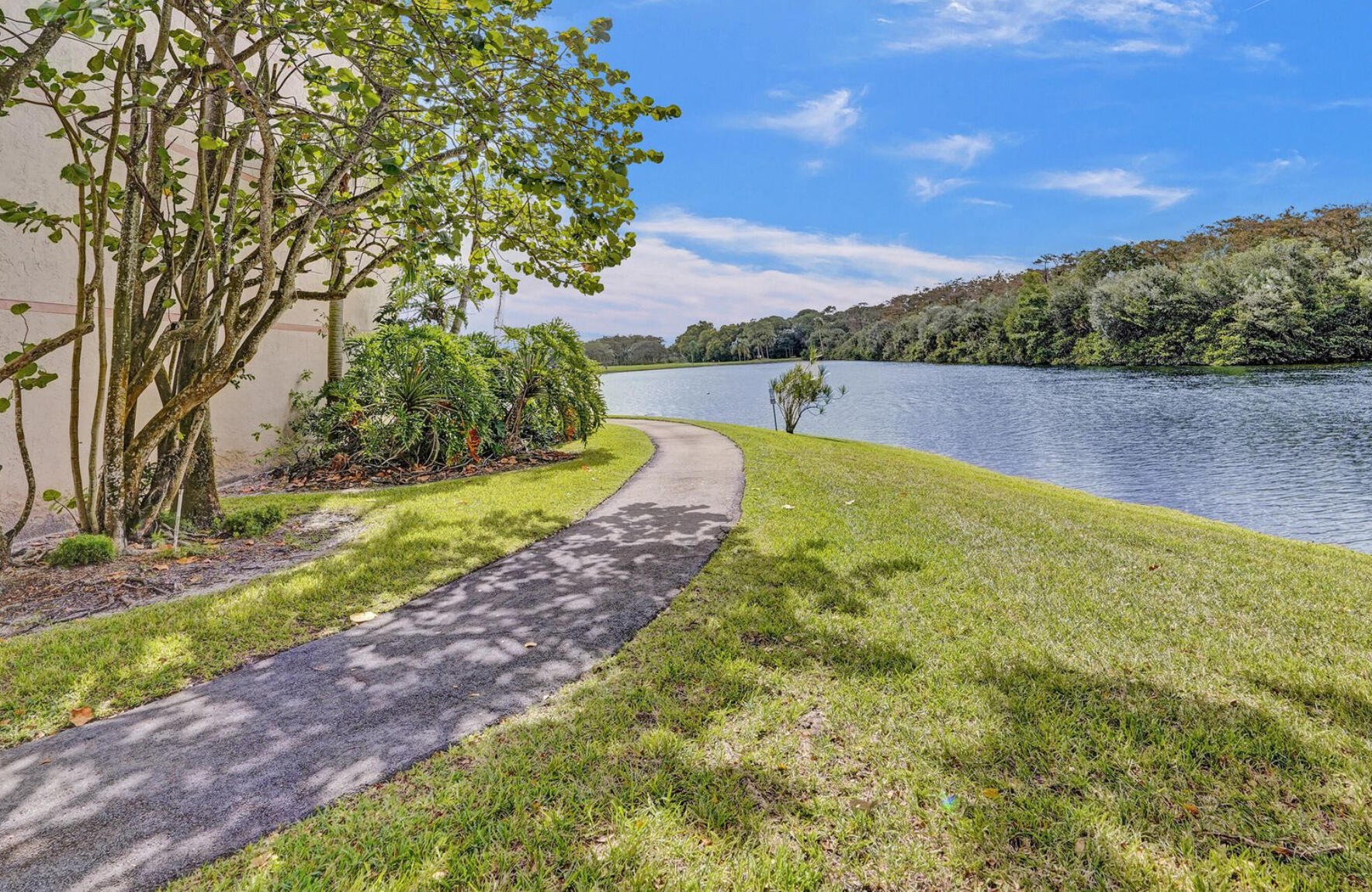 APPLEWOOD VILLAGE II-F CONDO - Residential