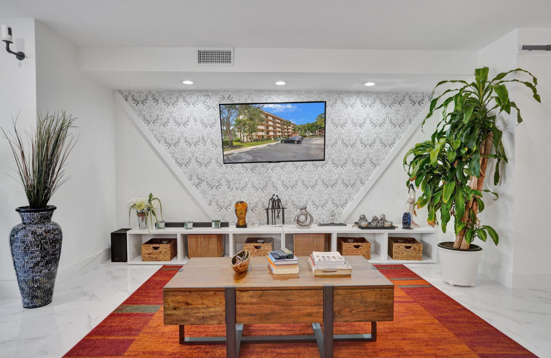 APPLEWOOD VILLAGE II-F CONDO - Residential