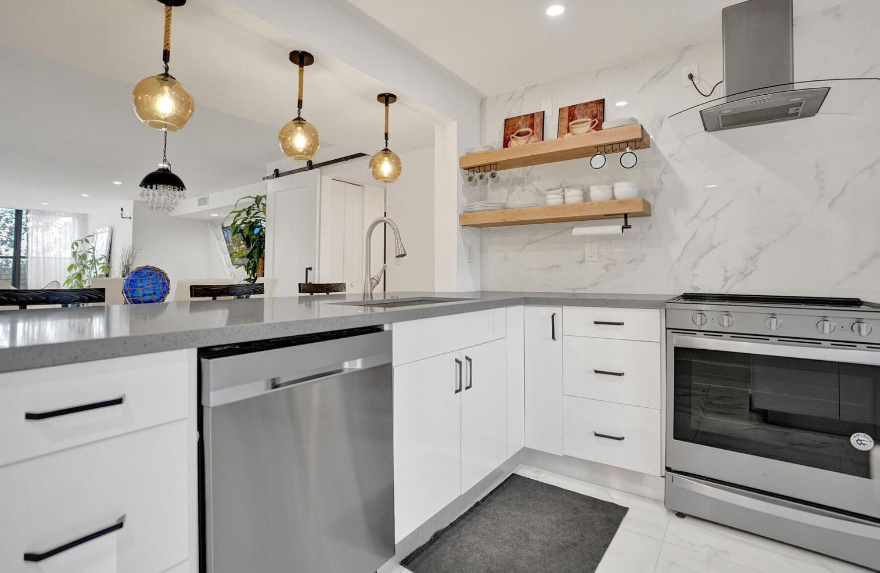 APPLEWOOD VILLAGE II-F CONDO - Residential