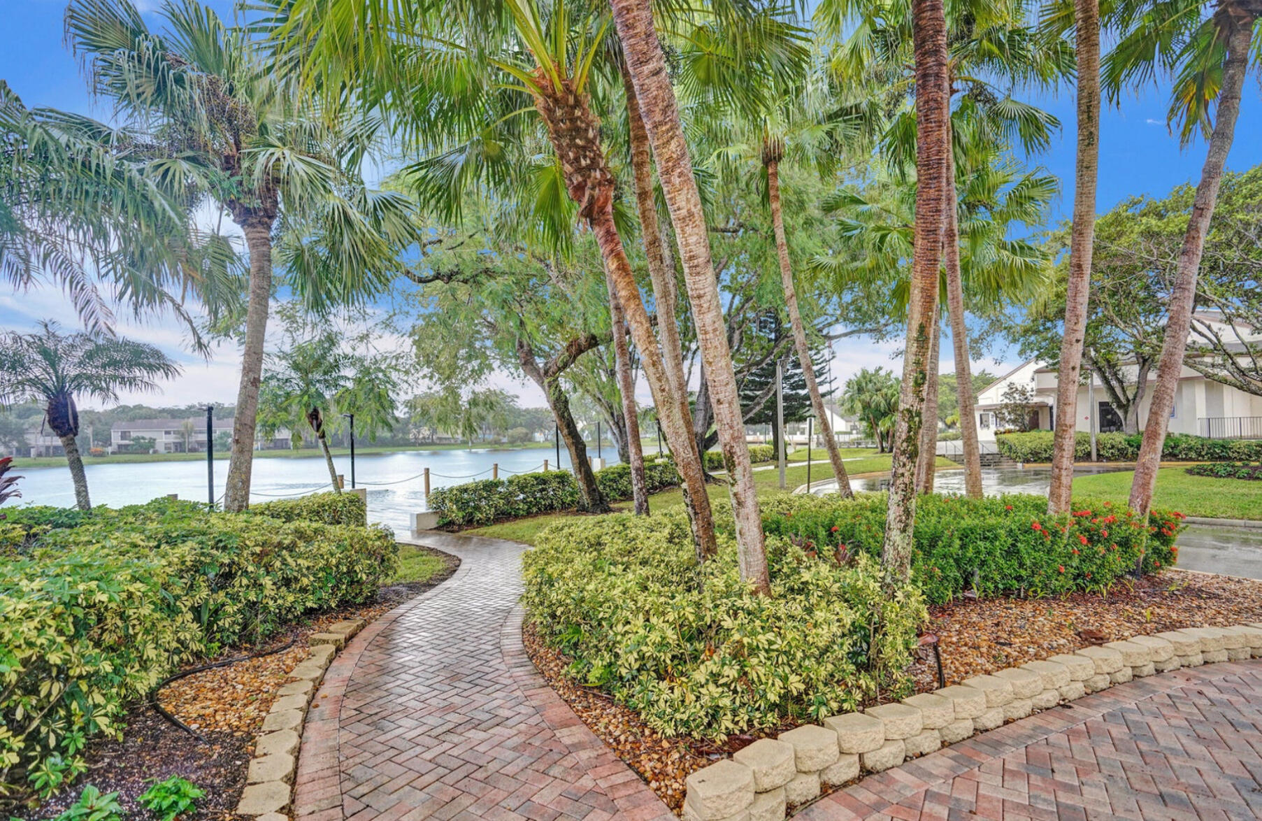 APPLEWOOD VILLAGE II-F CONDO - Residential