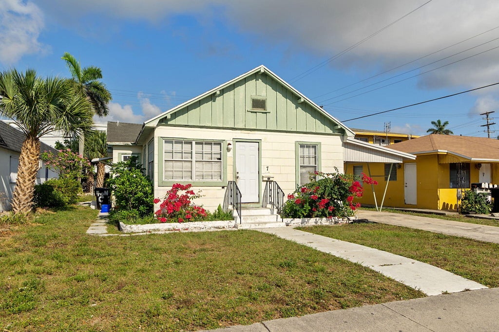 Photo of 7 N C Street, Lake Worth Beach, FL 33460 (MLS # B26091463)