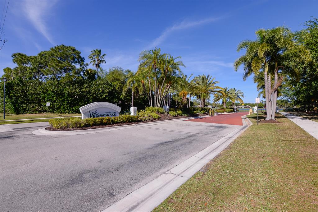 SAWGRASS LAKES - Residential