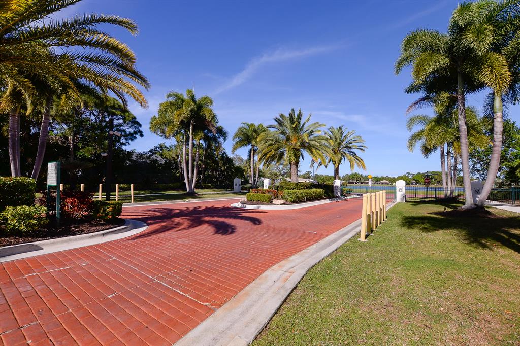 SAWGRASS LAKES - Residential