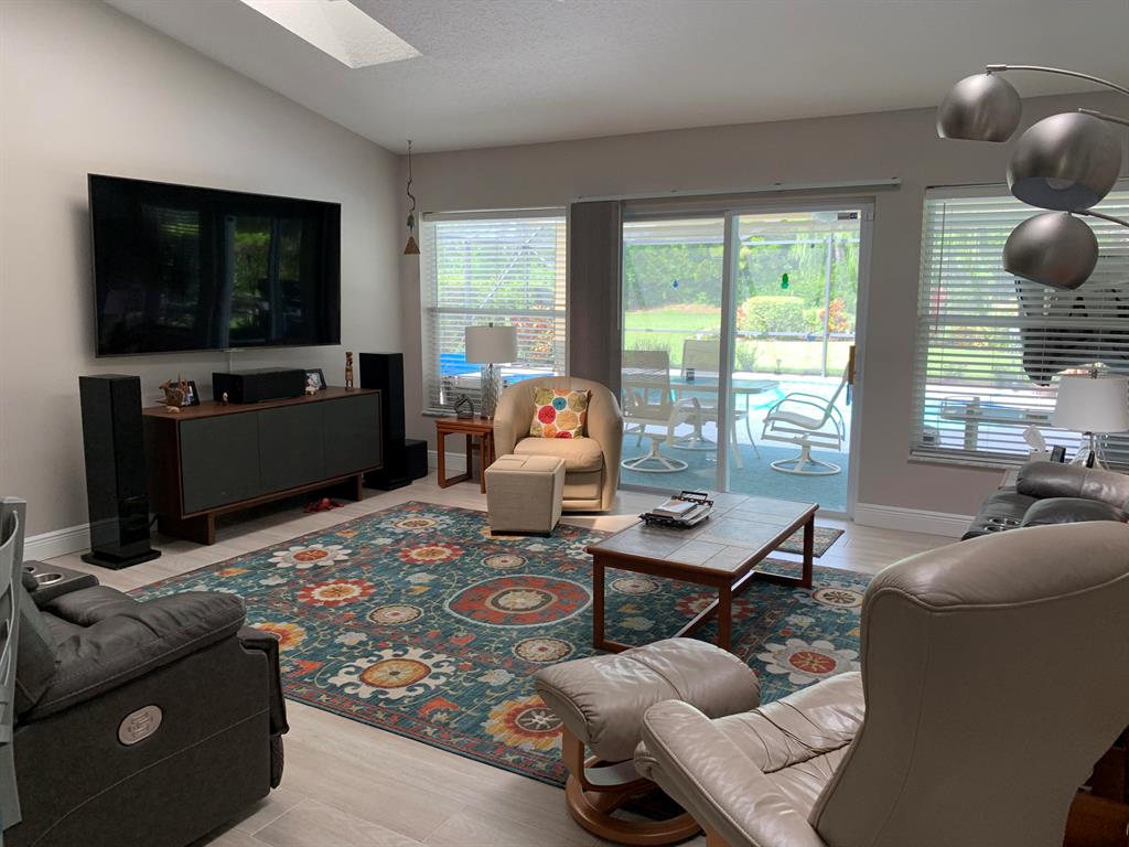 SAWGRASS LAKES - Residential