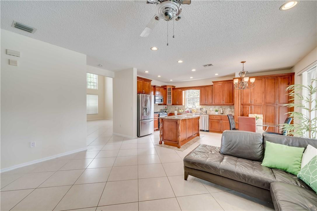 PEMBROKE FALLS PH 6 - Residential