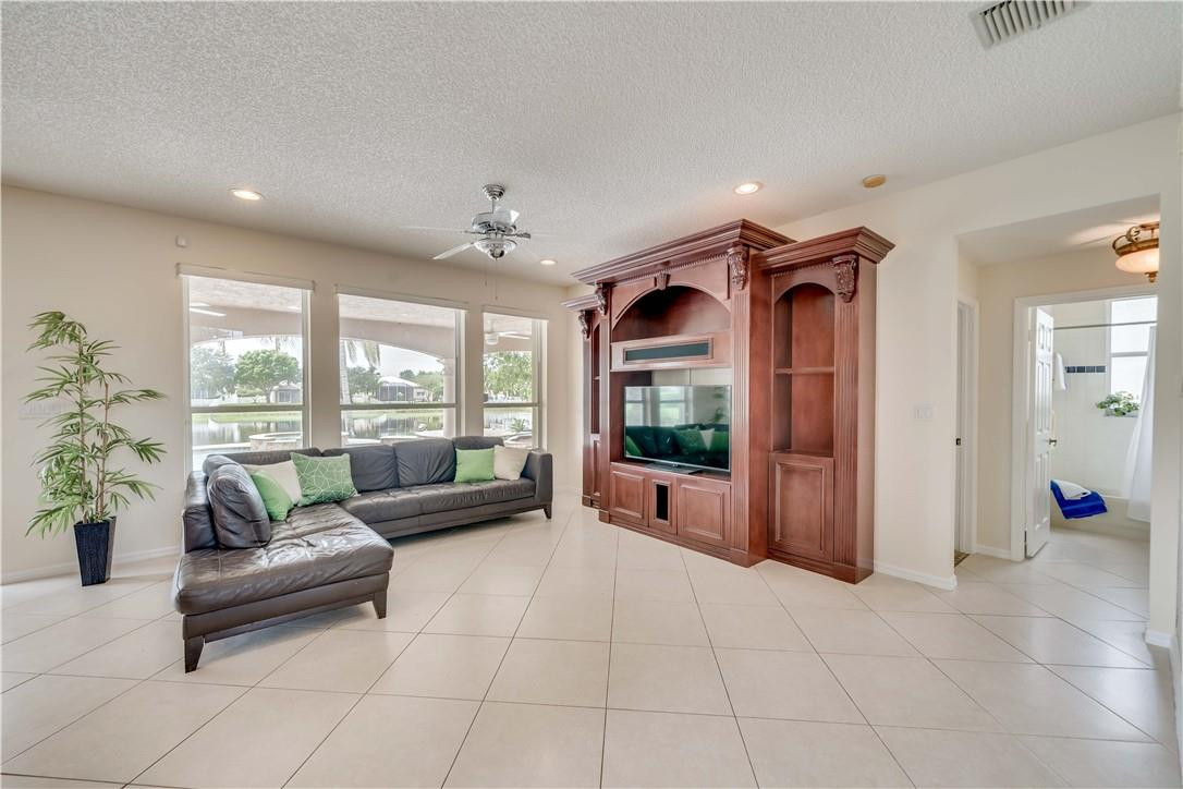 PEMBROKE FALLS PH 6 - Residential