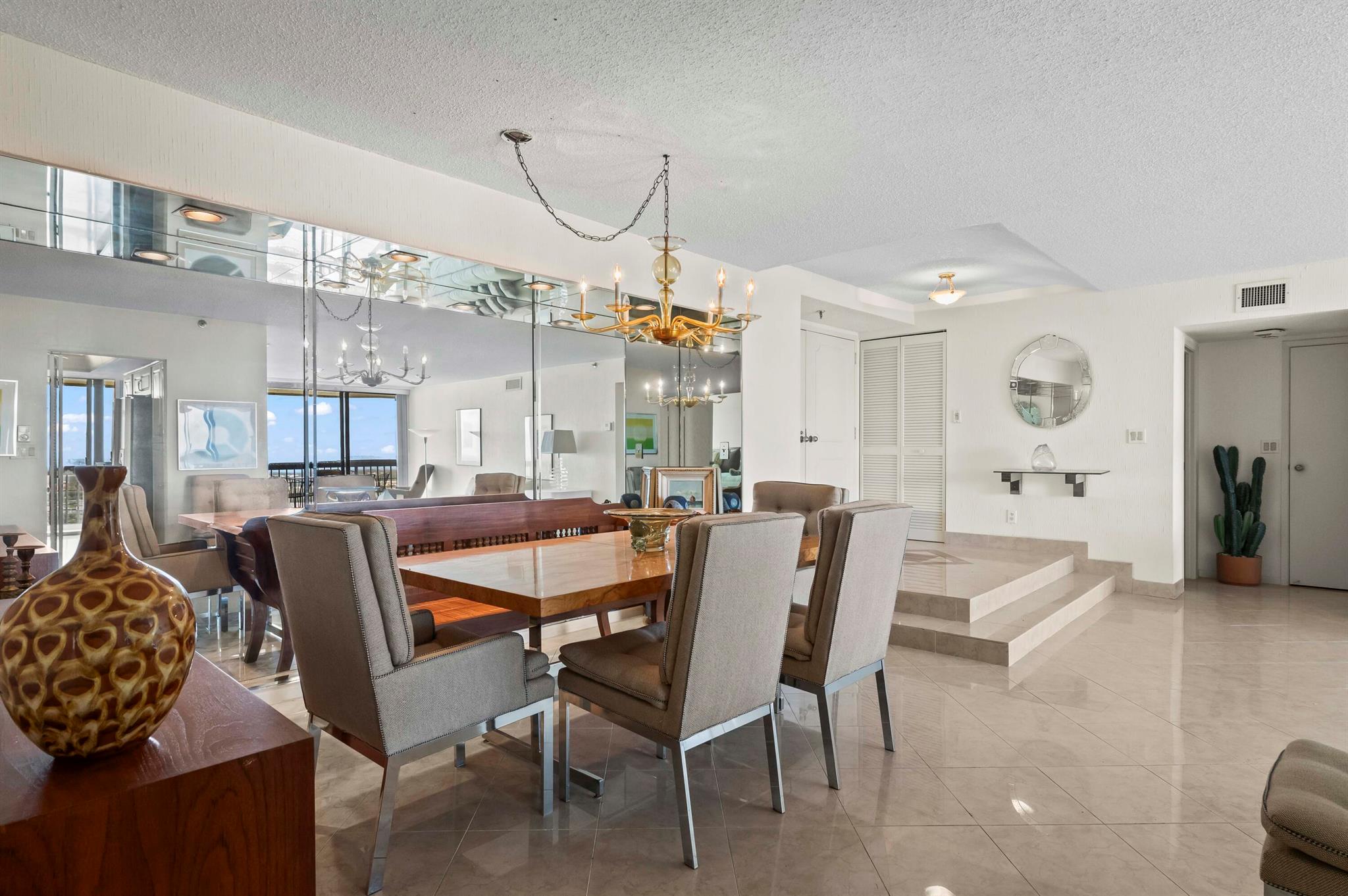 CONSULATE CONDO - Residential