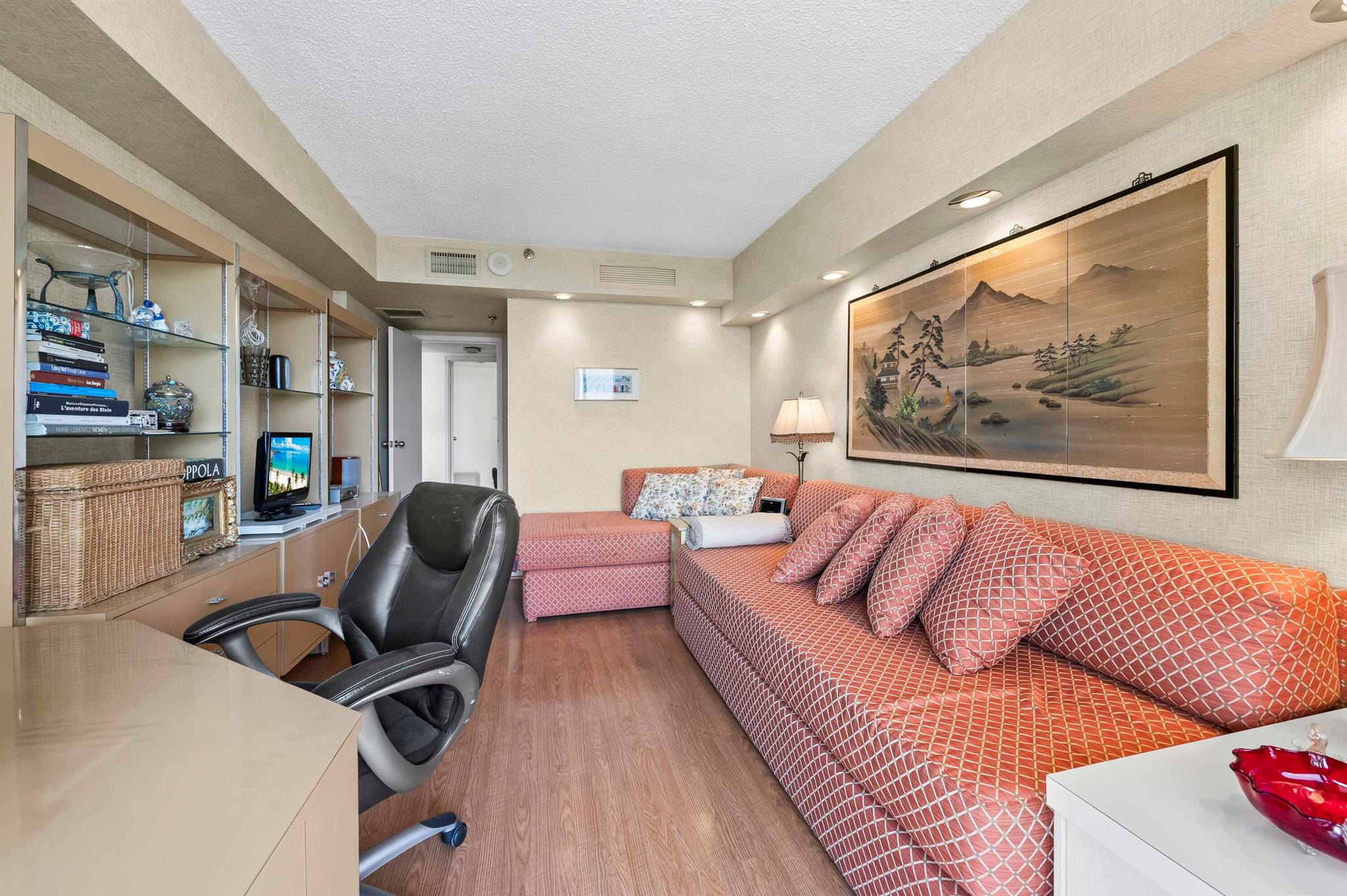 CONSULATE CONDO - Residential