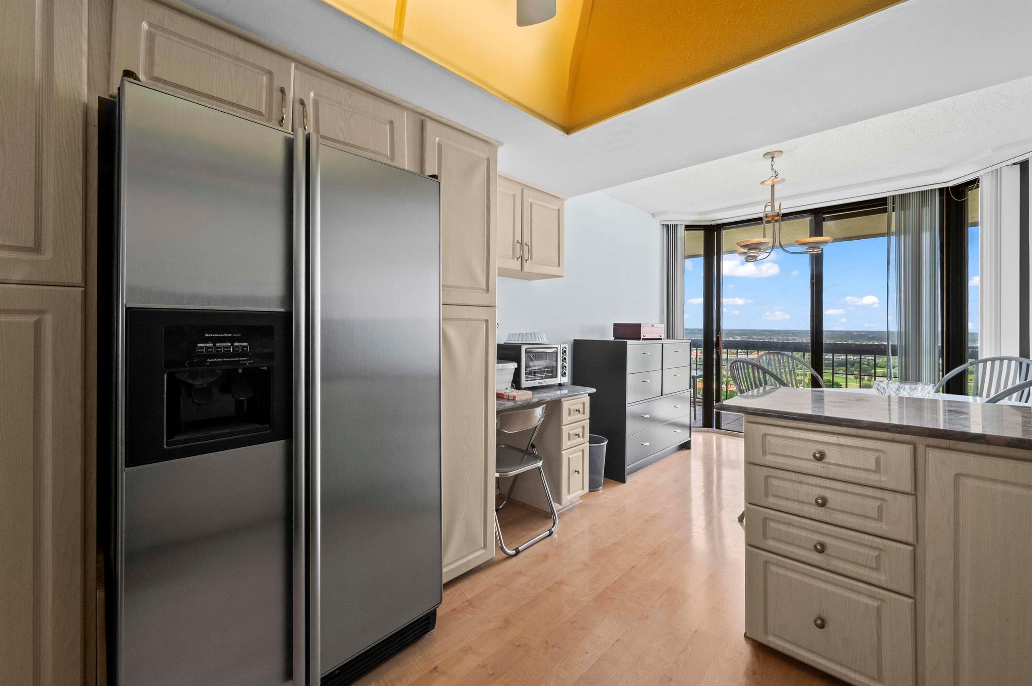 CONSULATE CONDO - Residential