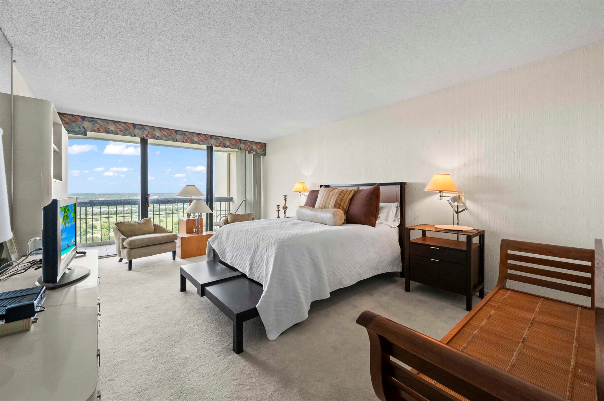 CONSULATE CONDO - Residential