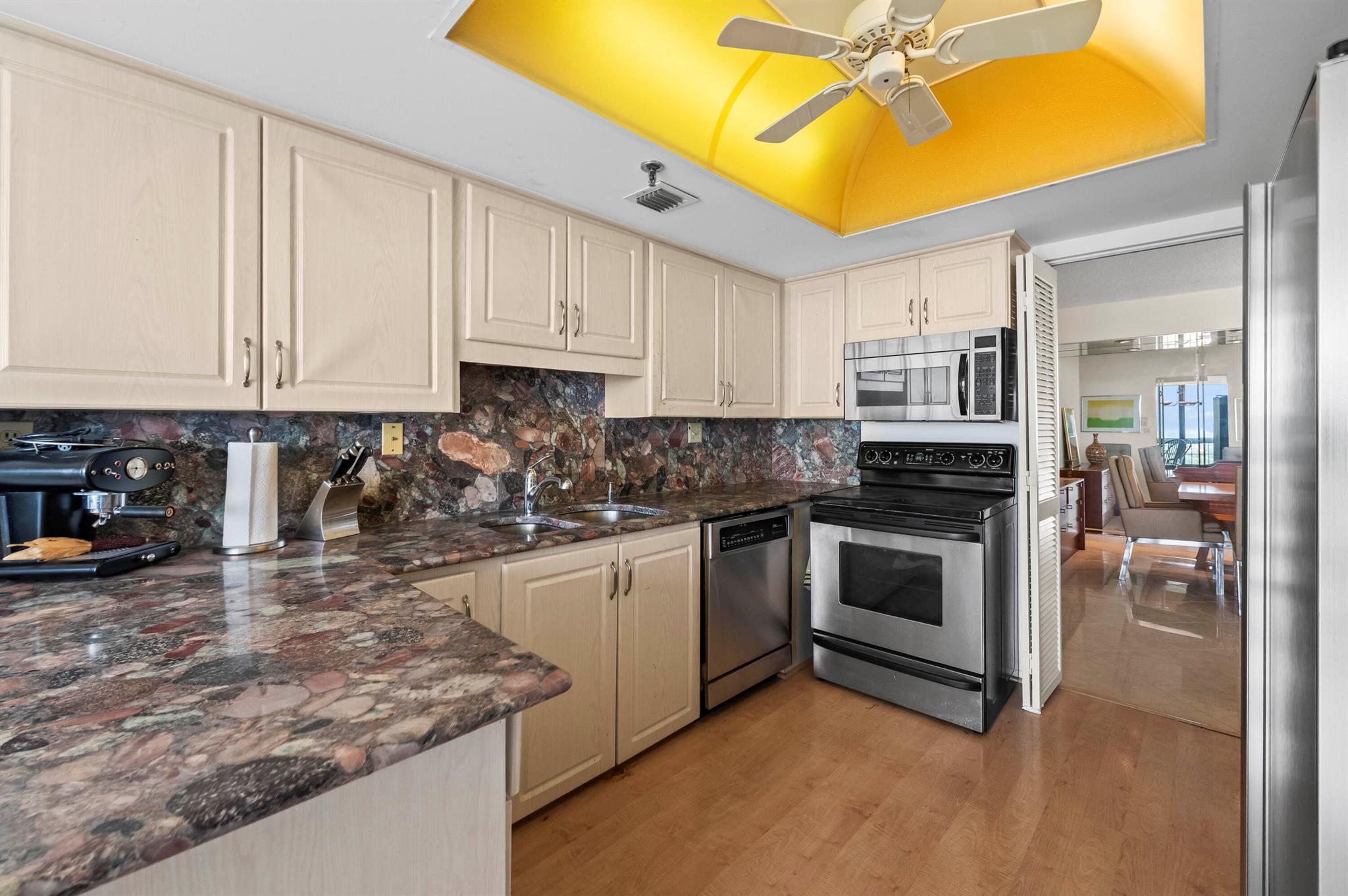 CONSULATE CONDO - Residential