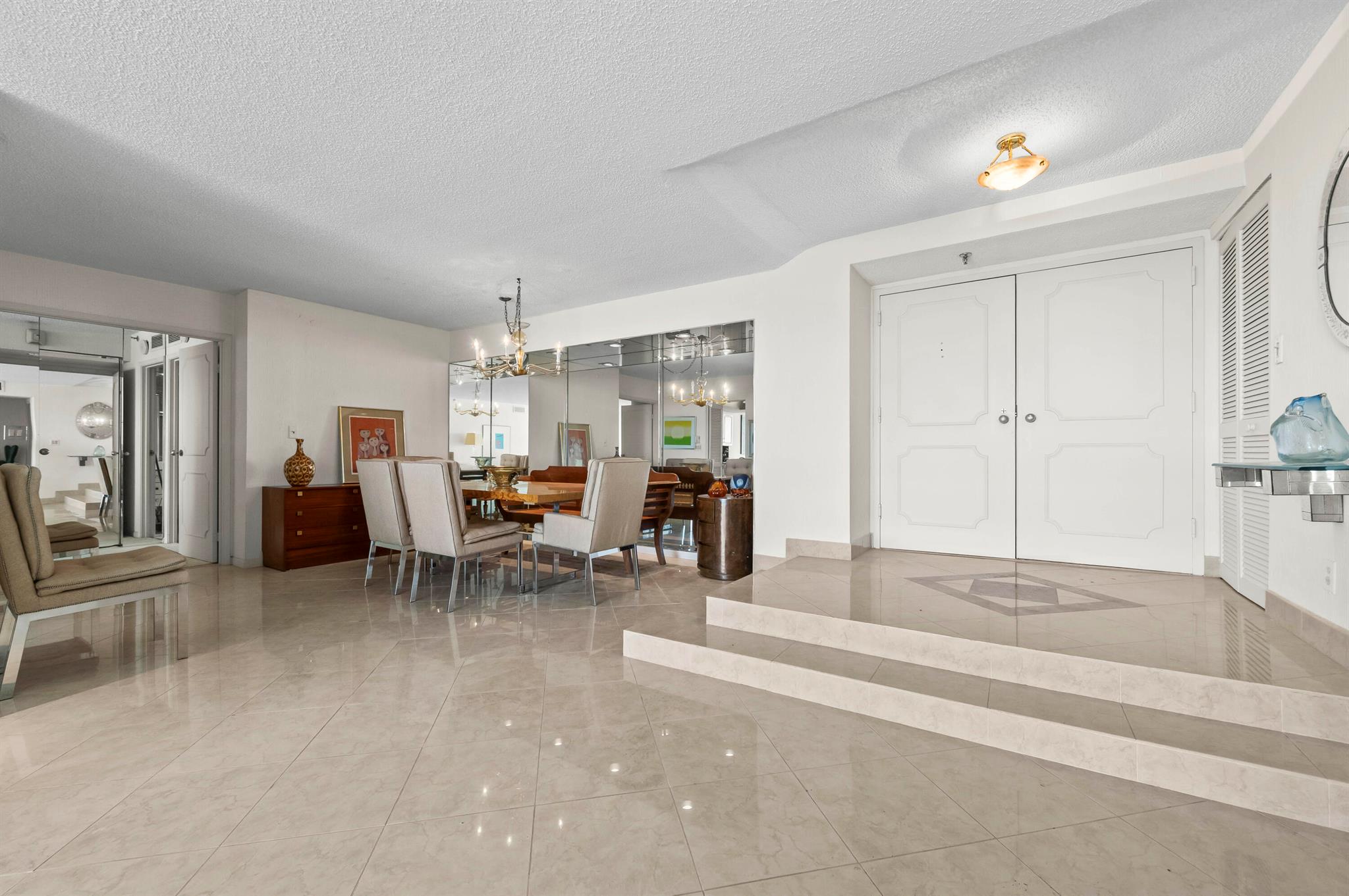 CONSULATE CONDO - Residential