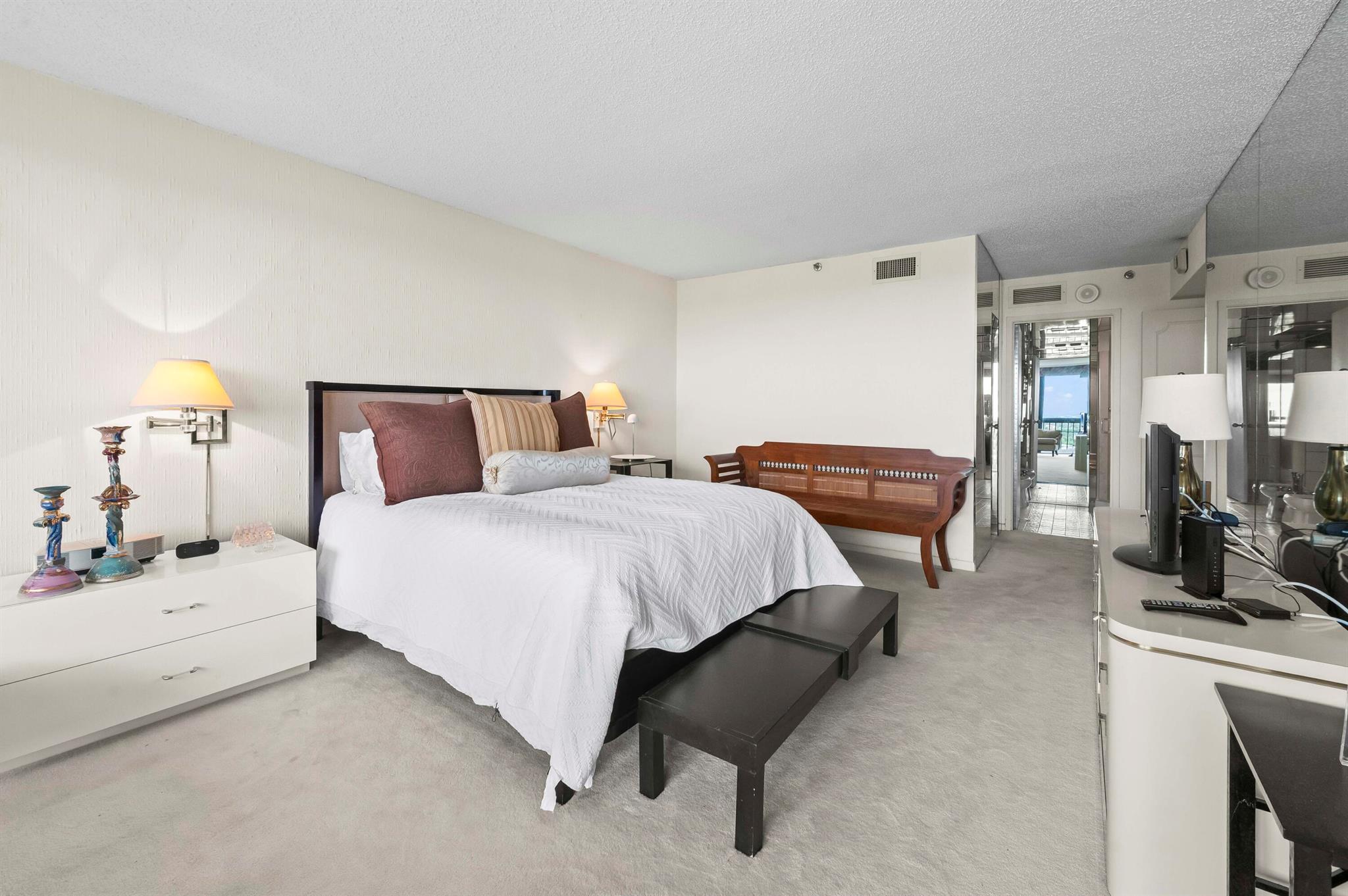 CONSULATE CONDO - Residential