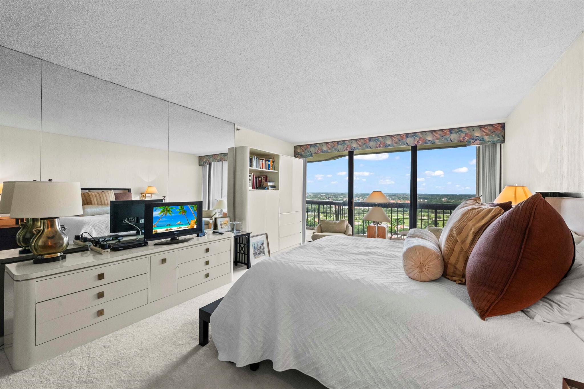 CONSULATE CONDO - Residential