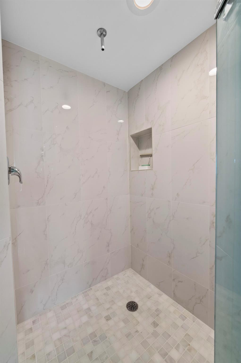 CONSULATE CONDO - Residential