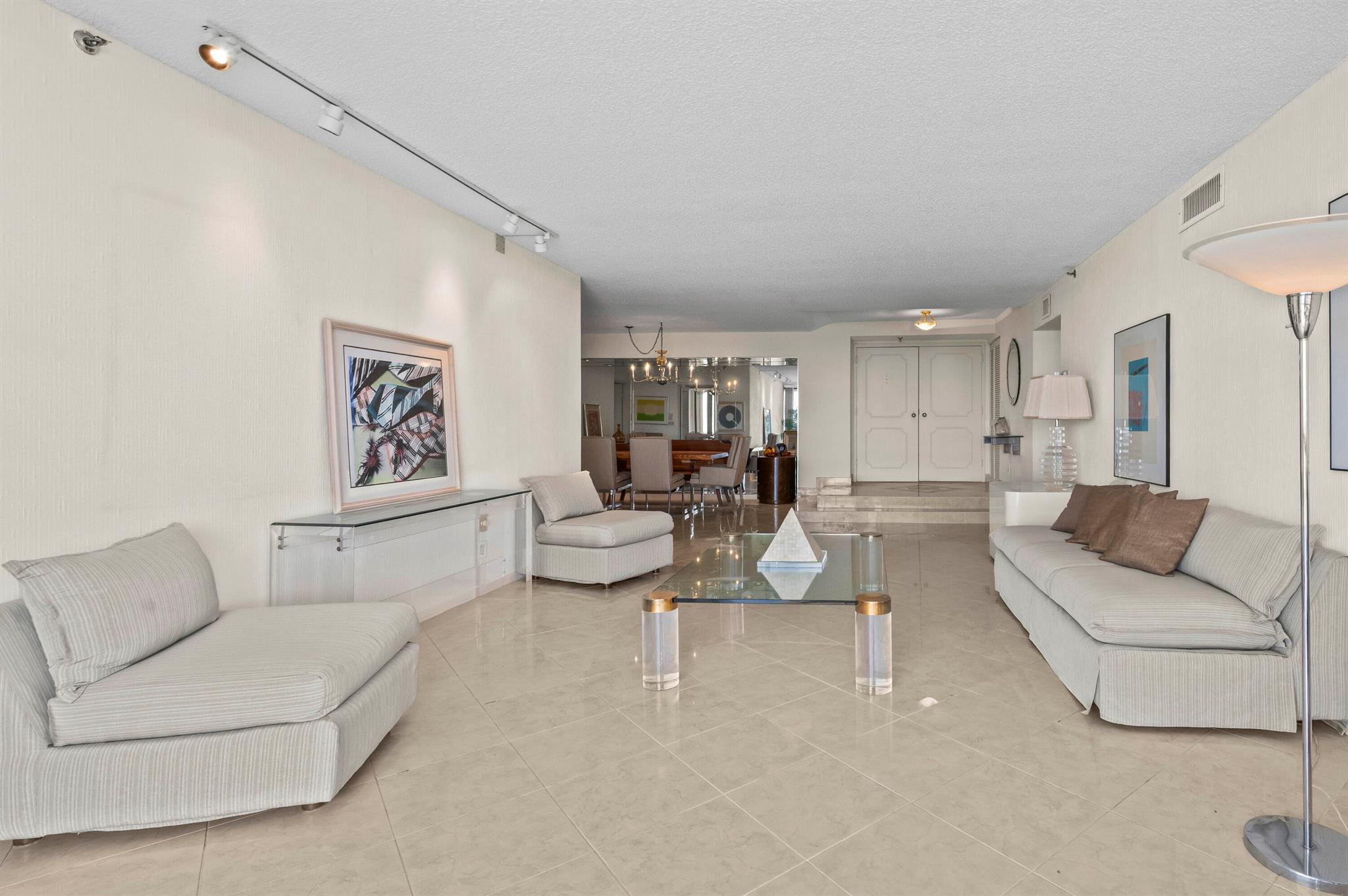 CONSULATE CONDO - Residential