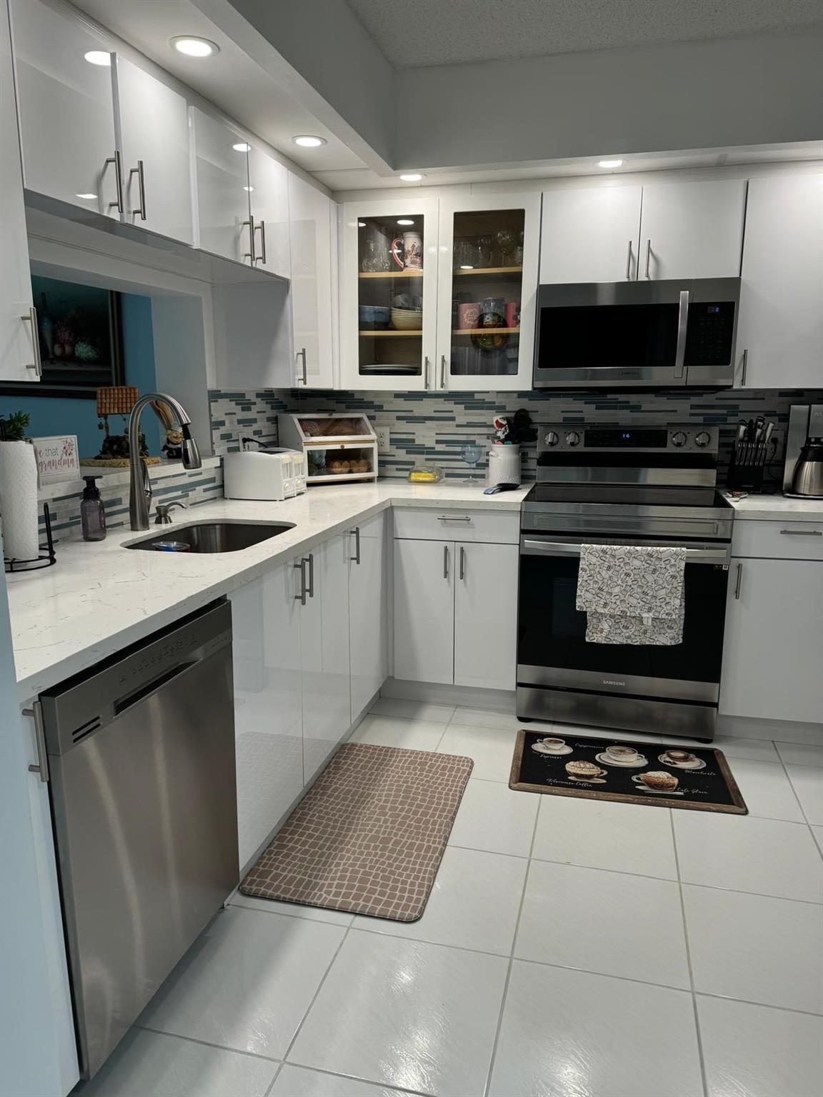 550 SW 138th Ave 406