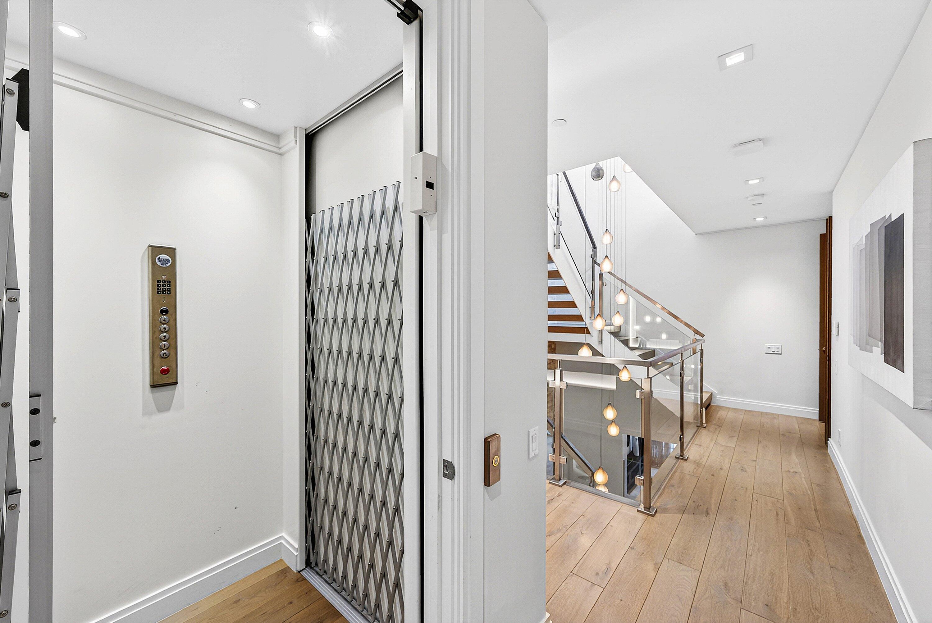 SEAGATE YACHT CLUB - Residential