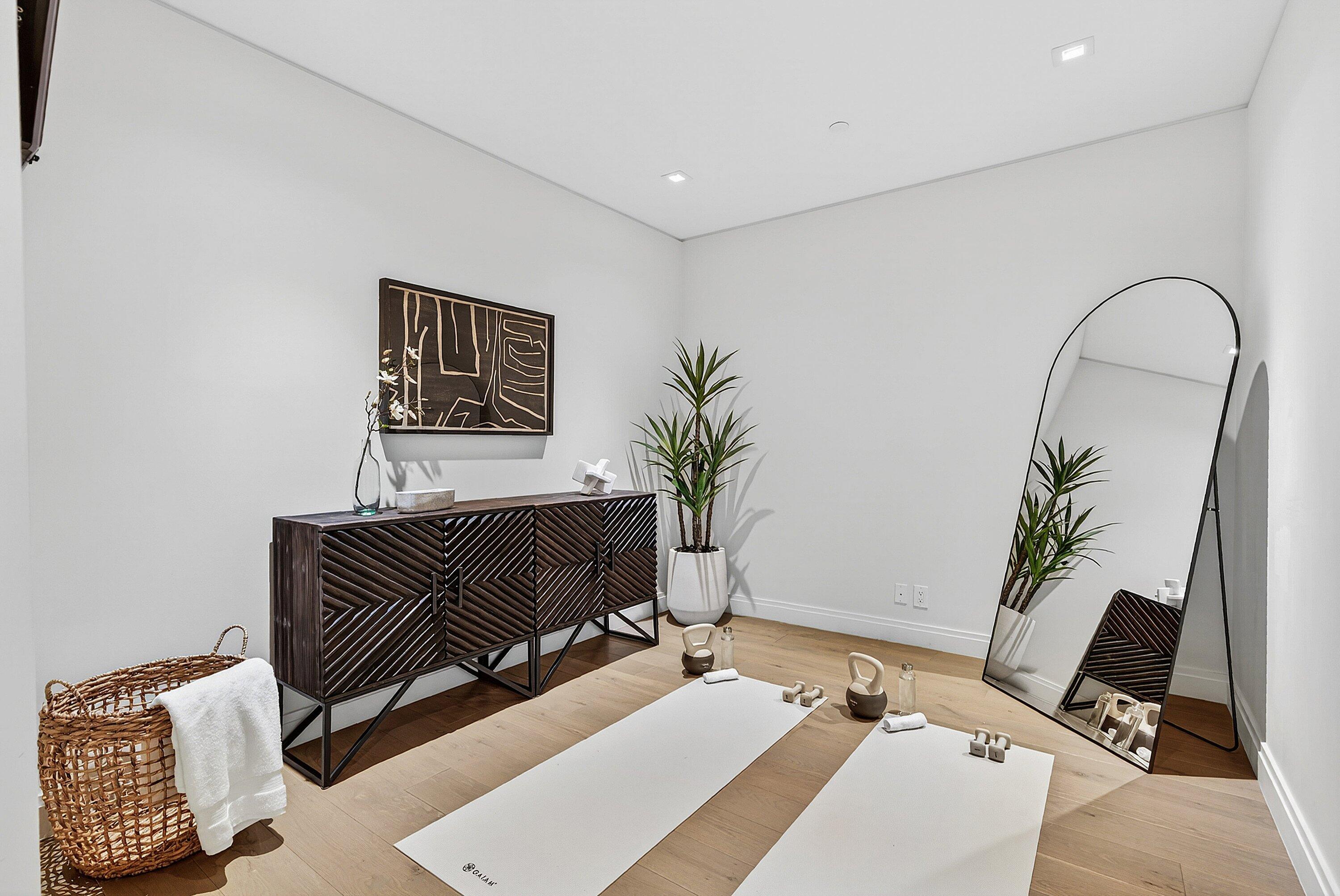 SEAGATE YACHT CLUB - Residential