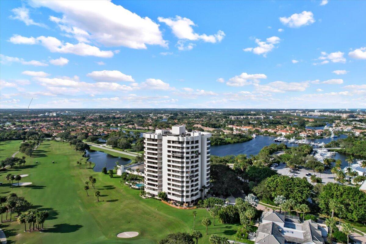 3322 Casseekey Island Road 201, Jupiter, FL, 33477/$579,000 2 3322 Casseekey Island Road 201