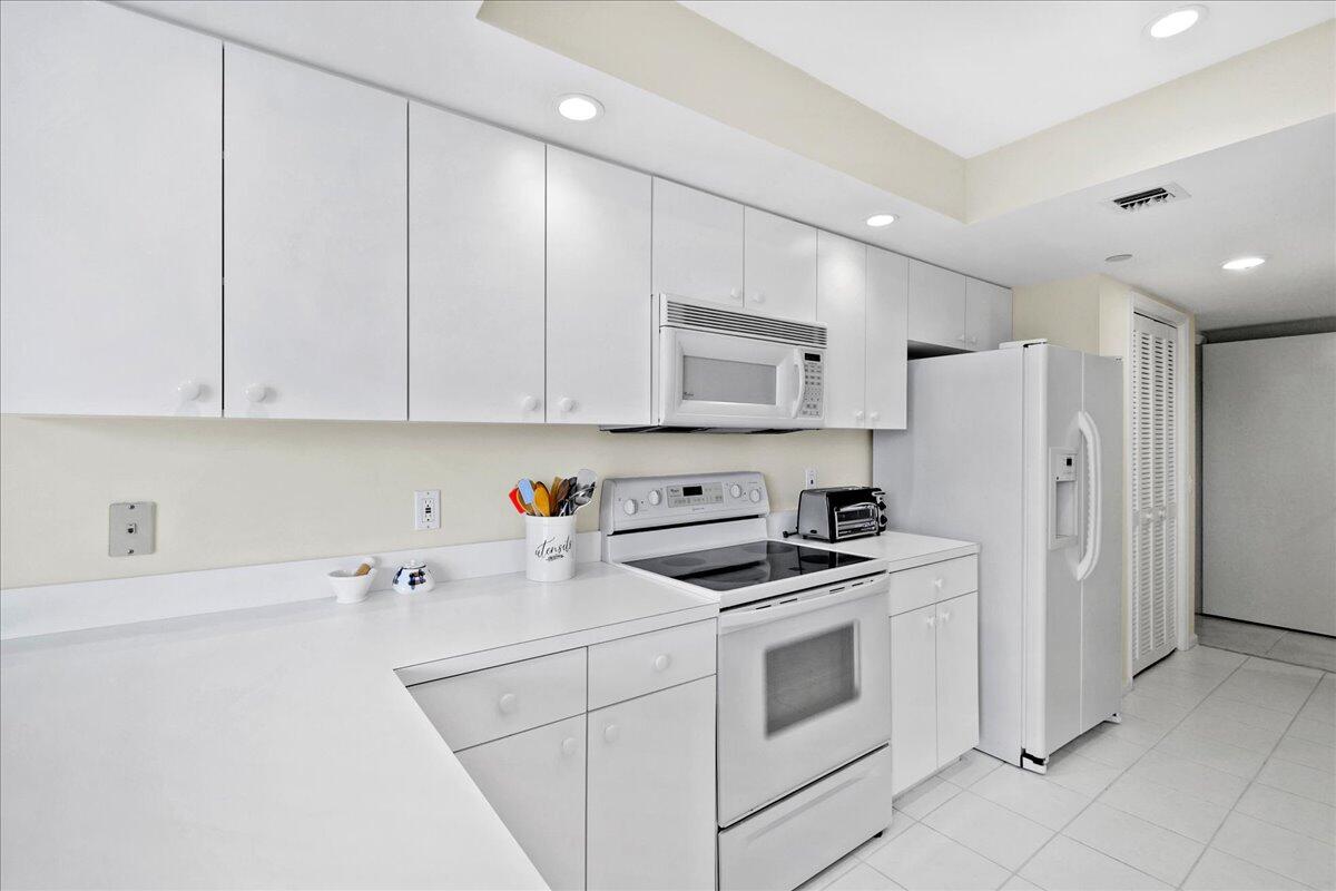 SOUTHPORTE ONE AT JONATHANS LANDING CONDO - Residential