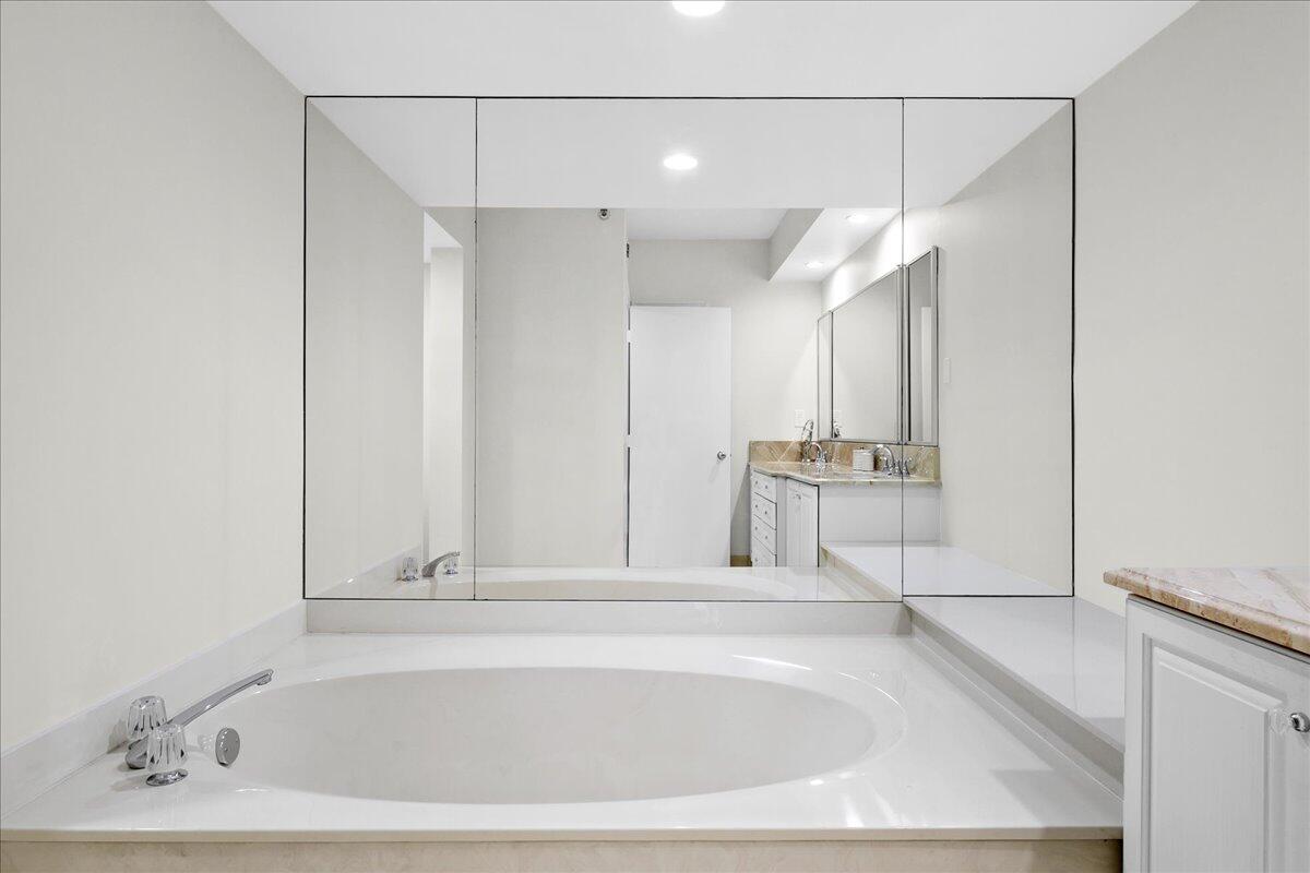 SOUTHPORTE ONE AT JONATHANS LANDING CONDO - Residential