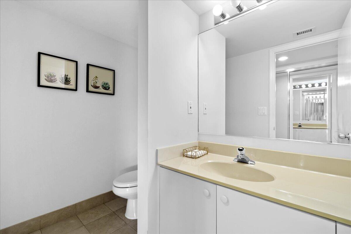 SOUTHPORTE ONE AT JONATHANS LANDING CONDO - Residential