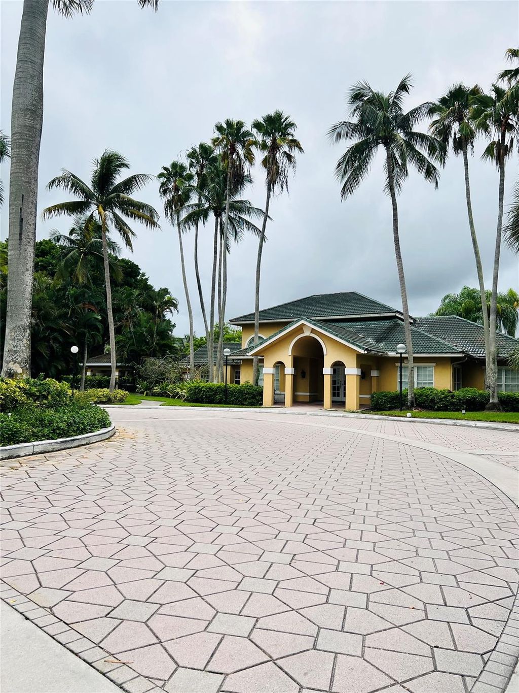 Photo of 4035 W Mcnab Rd #F303, Pompano Beach, FL 33069 (MLS # F10456568)