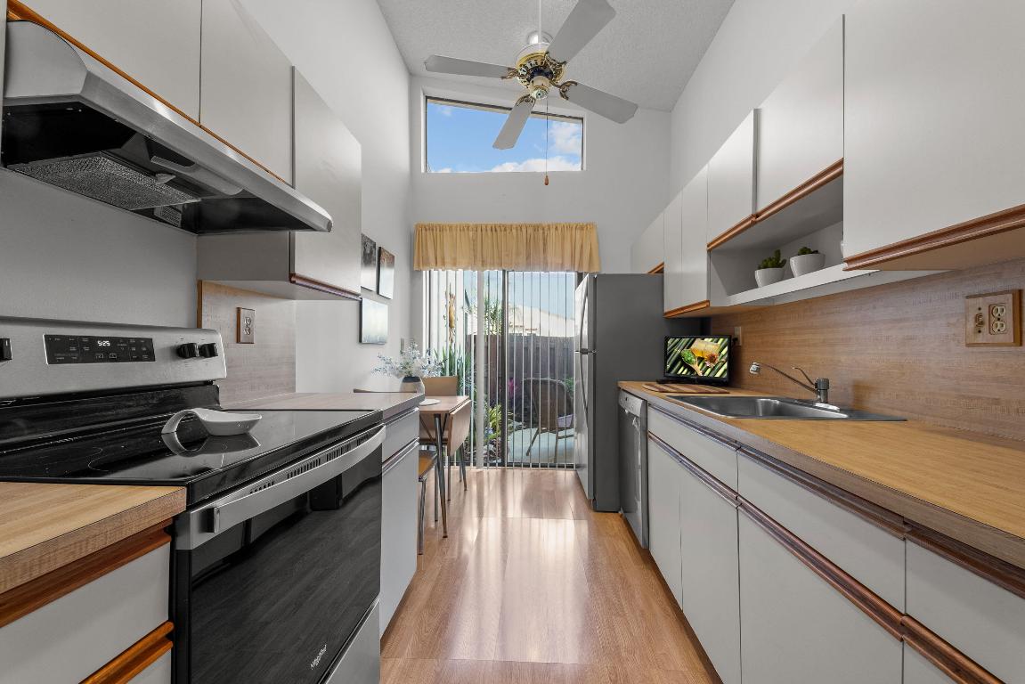 HIGH POINT OF DELRAY WEST CONDO SEC 3 - Residential