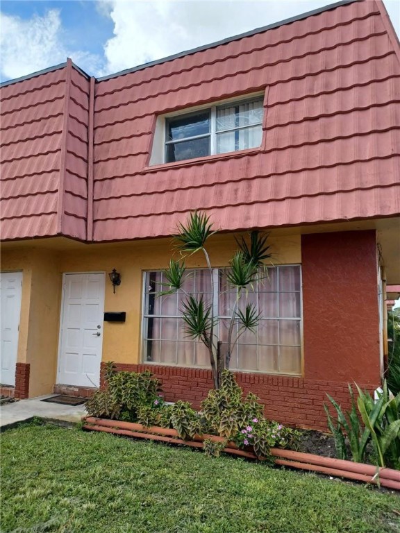 ROYAL OAKS TOWNHOUSE - Residential