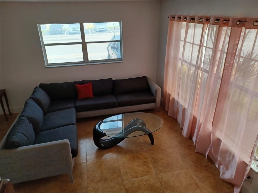 ROYAL OAKS TOWNHOUSE - Residential