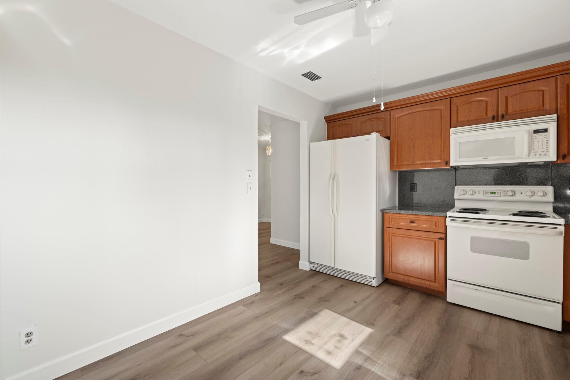 DELRAY VILLAS - Residential