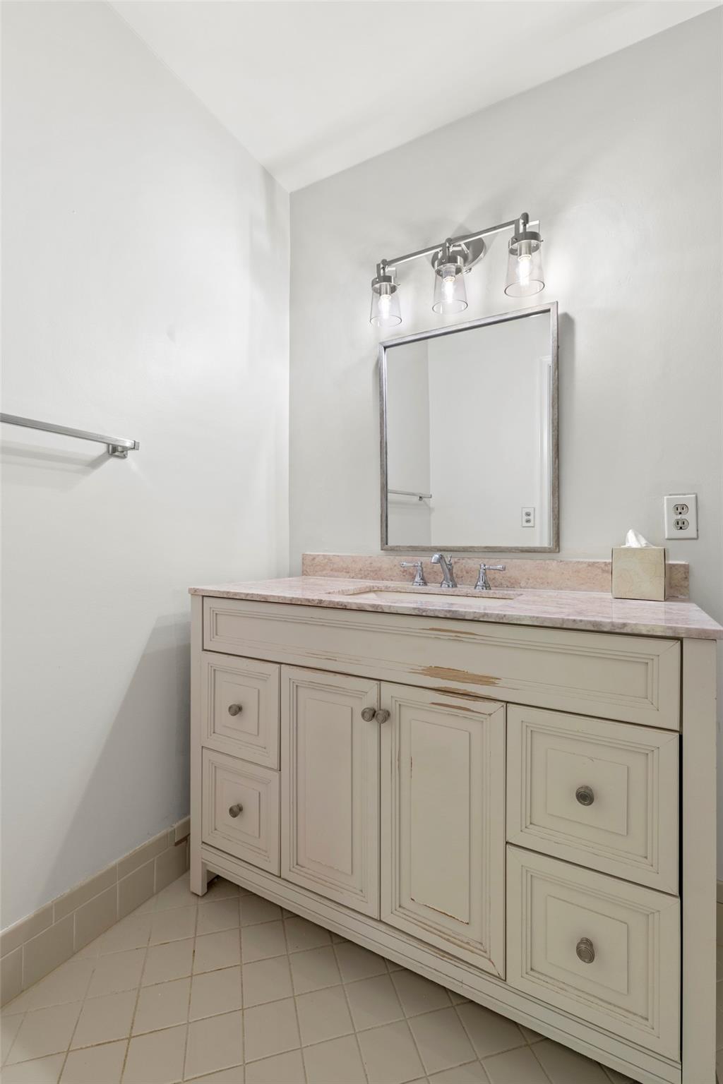 DELRAY VILLAS - Residential