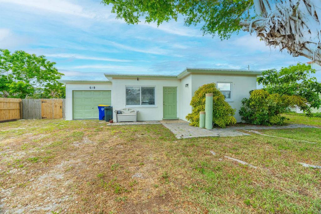 Photo of 1190 NW 15th Street, Stuart, FL 34994 (MLS # R10995441)